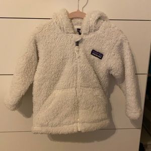 Patagonia white baby Furry Friends hoody 6-12 mnth